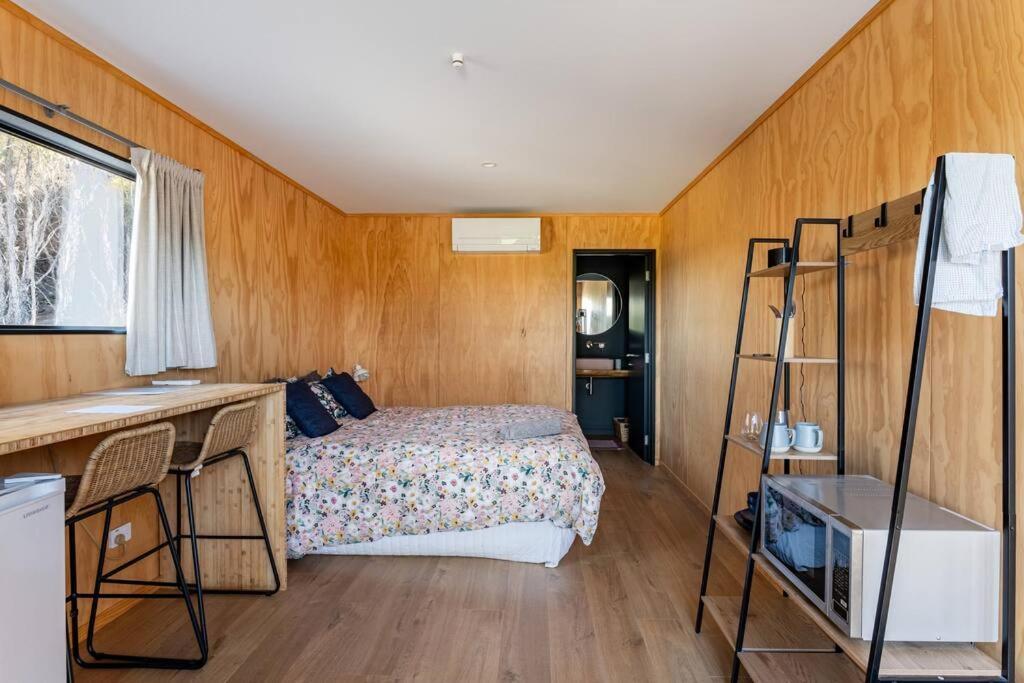 Cosy Studio With Mountain Views Leilighet Wanaka Eksteriør bilde